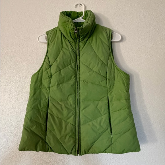 Kenneth Cole Reaction Jackets & Blazers - Kenneth Cole Reaction Women’s size M Green Down Puffer Vest(A485)